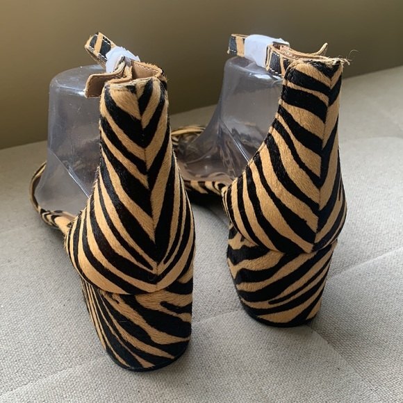 Steve Madden Irenee Sandals Tan Animal Print Cow Hair Low-Block Heel Size 9 Wide - Picture 6 of 12